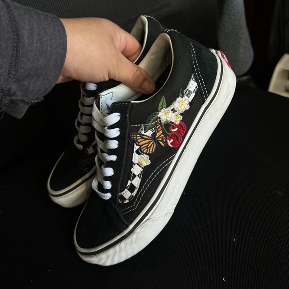 Vans Floral Butterfly Embroidered Checkered print suede sneakers size 6 women - Picture 6 of 8